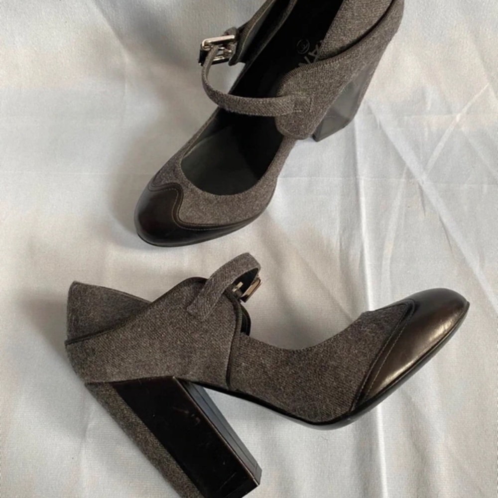 CHANEL Elegant Black and Gray Heels